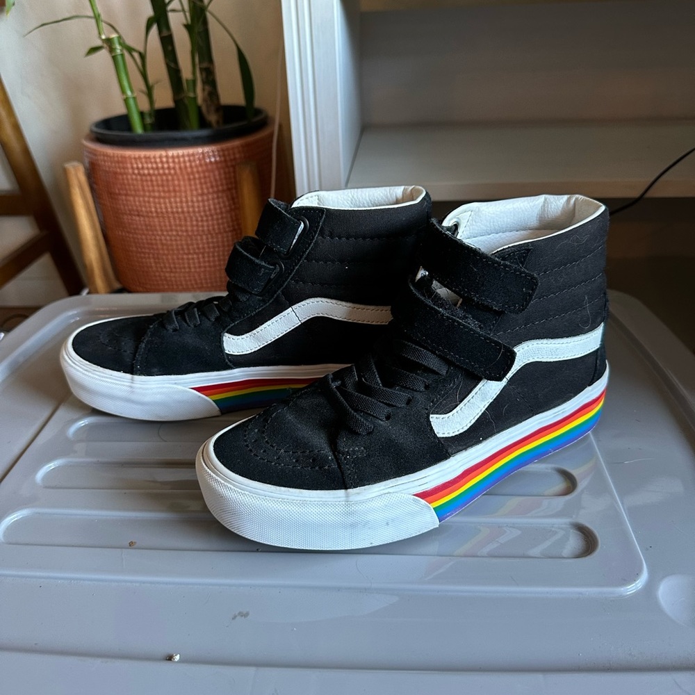 EUC VANS Women’s size 8 Rainbow Pride Hi-Tops